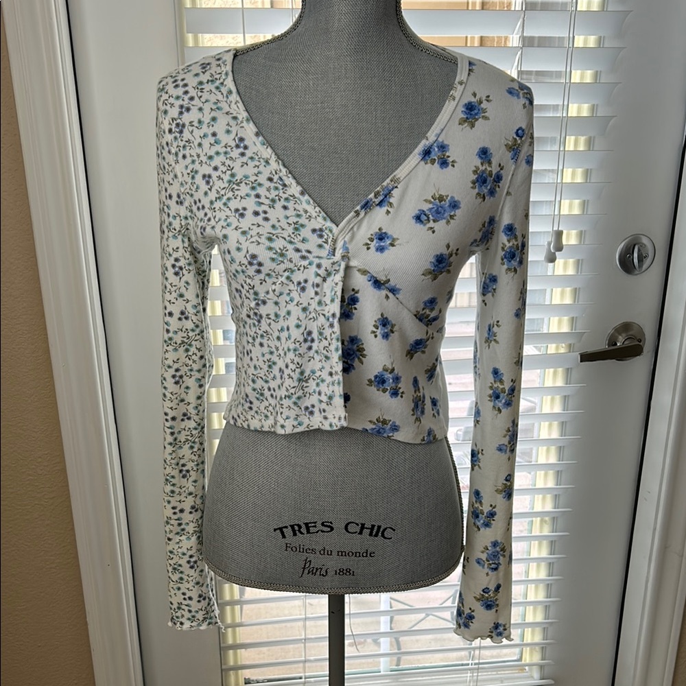 Aeropostale Floral Long SleeveTop juniors large